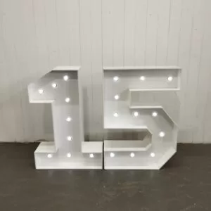 Numero MDF com iluminação