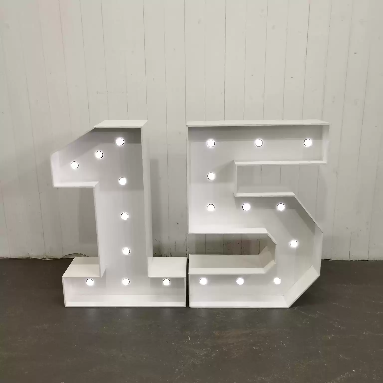 Numero MDF com iluminação
