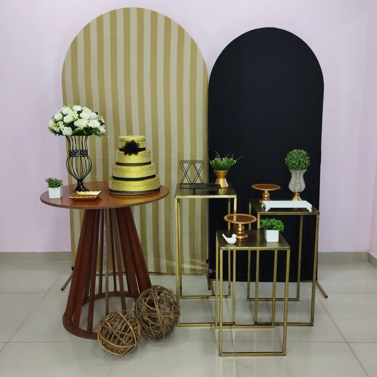 Adulto Preto e Dourado