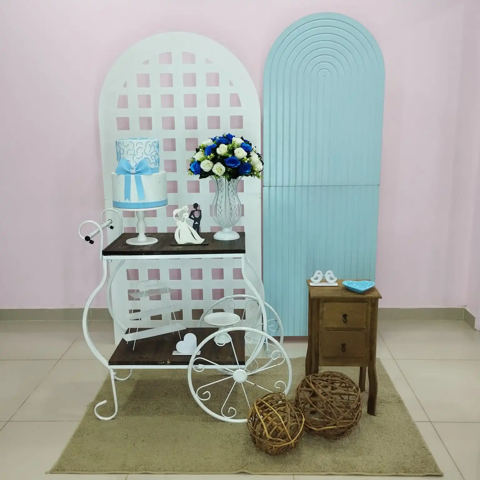 Adulto Azul e Branco